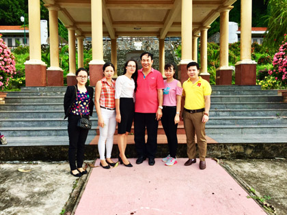 Đoàn công tác trường Cao đẳng Kinh tế-Tài chính Thái Nguyên thăm khu di tích lịch sử thắng cảnh Hòn Đất.